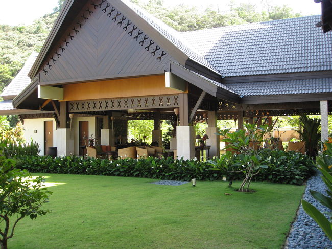 シャングリララサリアリゾート<br />オーシャンウィングロビー<br /><br />チェックインからアウトまで<br />日本人のスタッフの方々が親切に対応してくださいました。<br /><br />滞在中何度かお世話になりましたが、とても助かりましたした。