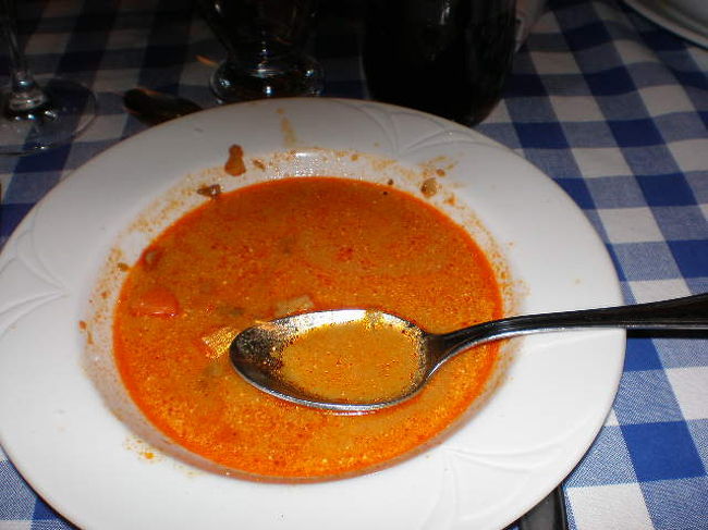 グヤーシュ（ハンガリー風スープ）<br />とっても美味しく、作り方を聞いて帰ってからも作ってみました。グヤーシュというパプリカ入りの調味料で野菜を煮込んだスープです