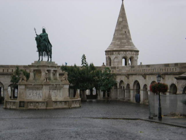 漁夫の砦　朝から雨で見通しが悪かったのが残念！