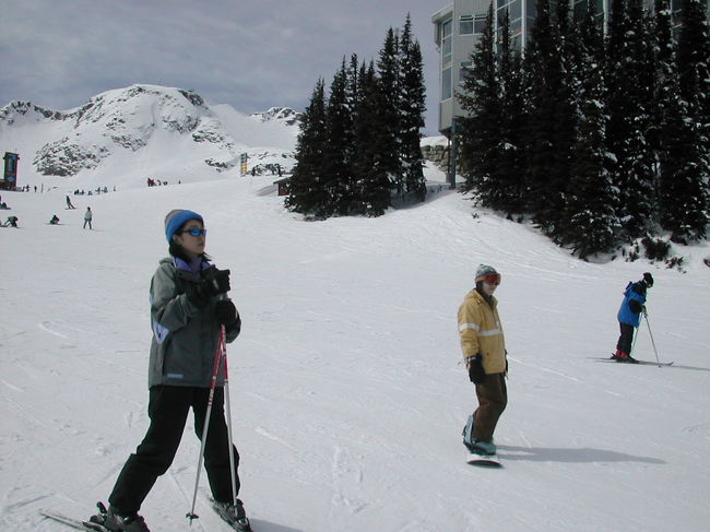 新潟生まれのくせにスキーができず、ボーゲン足でスキーを履いています。