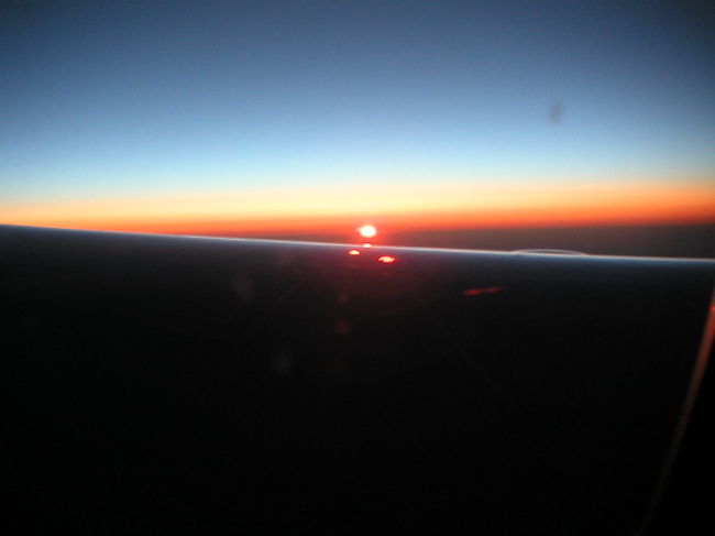 2003/7/16 Wed.<br /><br />初めての海外一人旅がスタートしました。<br />往路UA800機内からの1枚。