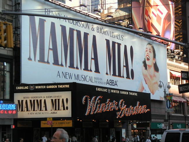 ブロードウェイミュージカル「MAMMA MIA!」観劇。<br /><br />チケットは事前にネット予約をして当日劇場窓口で受け取り。<br /><br />初めて観る本場ブロードウェイのミュージカル。<br />終演後は感激の涙が出て止まりませんでした。