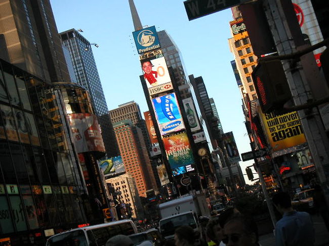 世界一の交差点、タイムズスクエア。