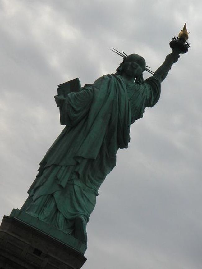 あまり見ないでしょ。女神さまの後姿。<br /><br />右足、ちょっと浮かしぎみです。