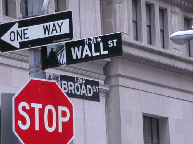 ウォール街へ。<br /><br />この周辺には警官が大勢いて、まだまだ厳戒態勢といった雰囲気でした。