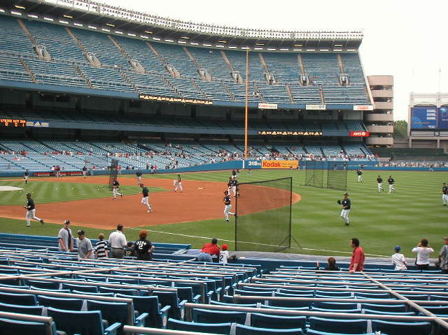 ヤンキースタジアムへ。<br />NYY-CLE戦