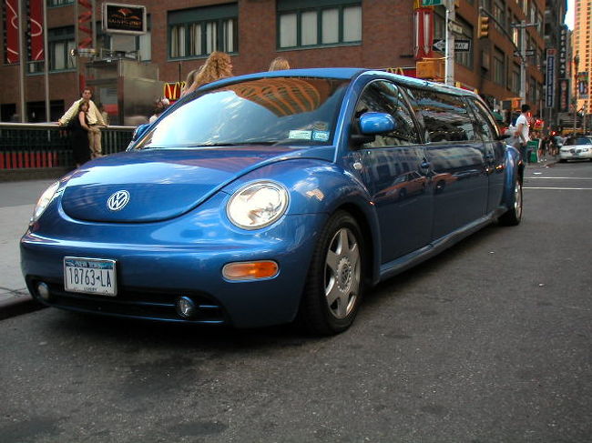 こんな改造ビートルを見かけました。<br /><br />長っ！