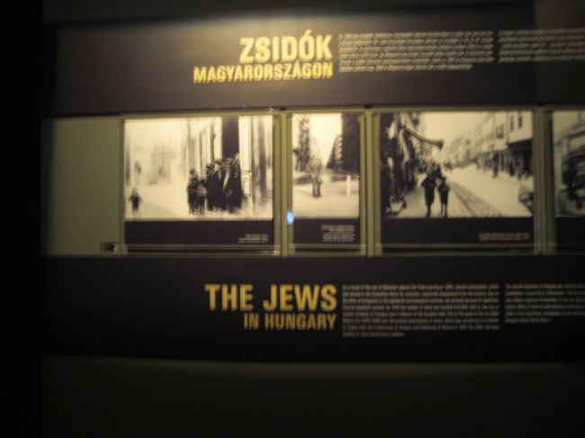 中は写真撮影ＯＫ。ヒトラーによる大量殺害の生々しさが伝わります。