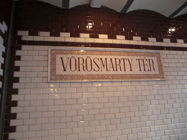 さあ、ヴァーツィ通りに向かいます。