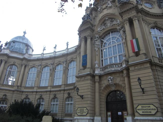 こんな立派な建物も。これは農業博物館のようでした。