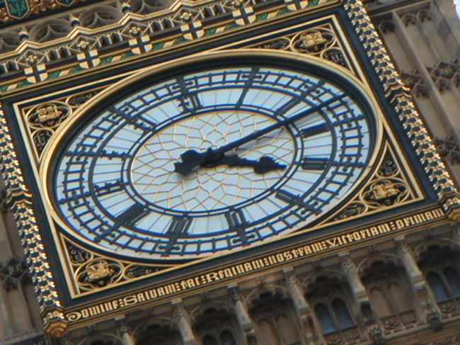 ビッグベンのすぐ近く、ウェストミンスター・ピアでクルーズは終了です。