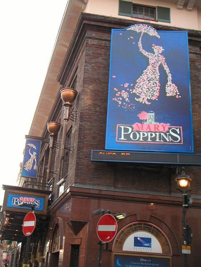 夜はミュージカル「メリー・ポピンズ」観劇。<br />ディズニーものだけに子供向けストーリーかと思いきや、大人も十分楽しめました。心温まるいい舞台でした。