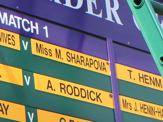 センターコートの第1試合には、女子優勝候補のシャラポワ選手も登場します。