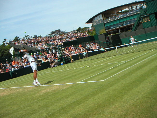 グラウンドコート（No.3〜19）の試合は、ホントに間近で試合観戦できます。（ボールも飛んできます）