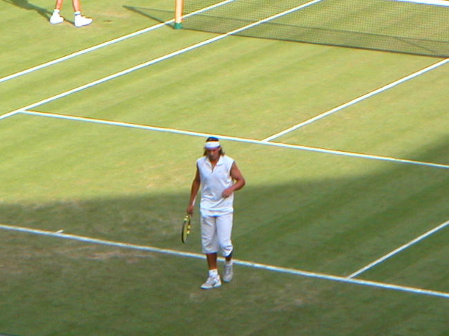 今大会の第4シード、スペインの若き実力者、ナダル選手の登場。順当勝ちでした。