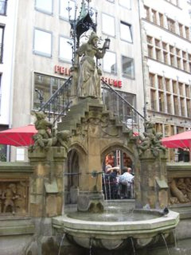 オブジェのある噴水もありました。<br /><br />何のお話がモチーフになっているのでしょう？