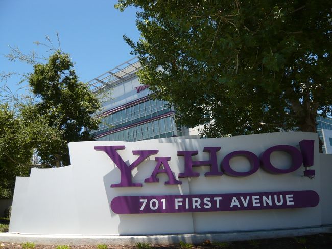 ヤフー本社。<br /><br />他に、グーグル、アドビ、マカフィーも見てきました。<br /><br />ちょっと道に迷いましたが、事故を起こすことなく、初のアメリカドライブを終えました。<br /><br />左ハンドル・右側走行って、案外走りやすい。<br />いや、むしろ、車社会では合理的かもしれません。