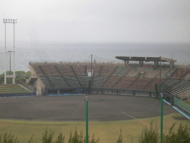 こちらの球場は横浜ベイスターズのキャンプ地<br /><br />一軍選手はこちらのホテルに滞在するとの事でした。