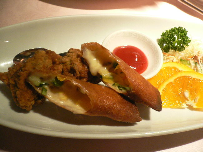 揚げ物二種　　チーズ入り春巻き、餃子唐揚