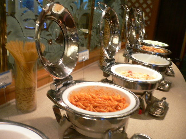 ホットミールには朝からショートパスタが出ていました。