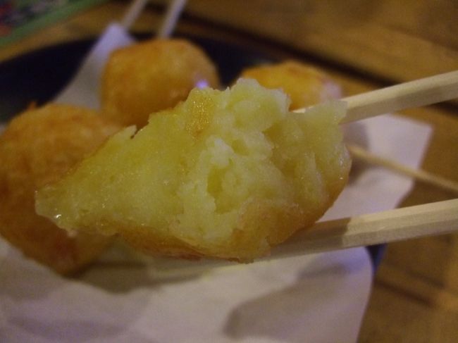 　私の予想していたこと：御手洗だんごの生地の中にほんのりと控え目にいもの香り・味が出てくるような団子。<br /><br /><br />　実際の「いもだんご」：油で揚げたジャガバター。