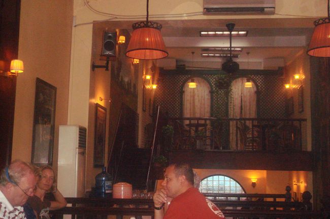 お気に入りのパリ・デリの大聖堂前店。