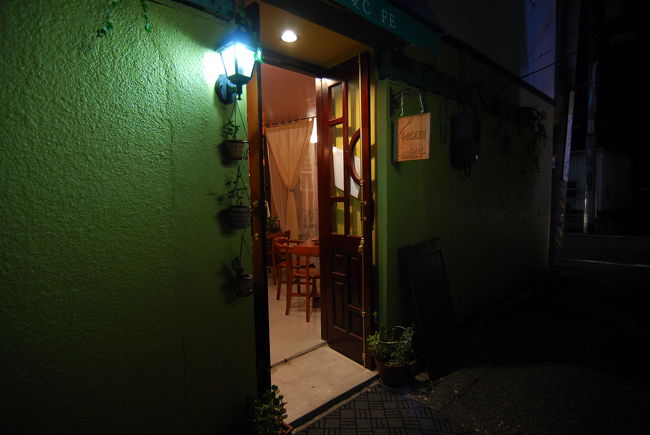 小麦カフェです。もちろんこのドアも。看板もね。<br />旅が、夢が、こんなふうに形になっていきます。そしてこの夢、まだまだ続きます。