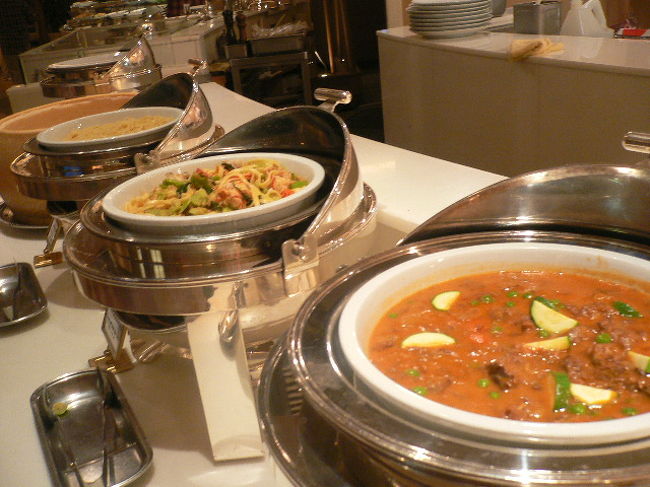 ホットミール<br /><br />こちらのビフェのメインはサーロインステーキでした。