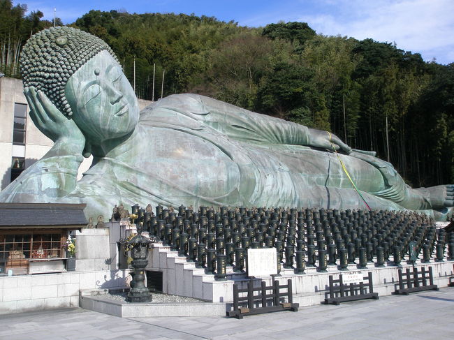 横になって大仏としては世界最大規模の南蔵院釈迦涅槃像。
