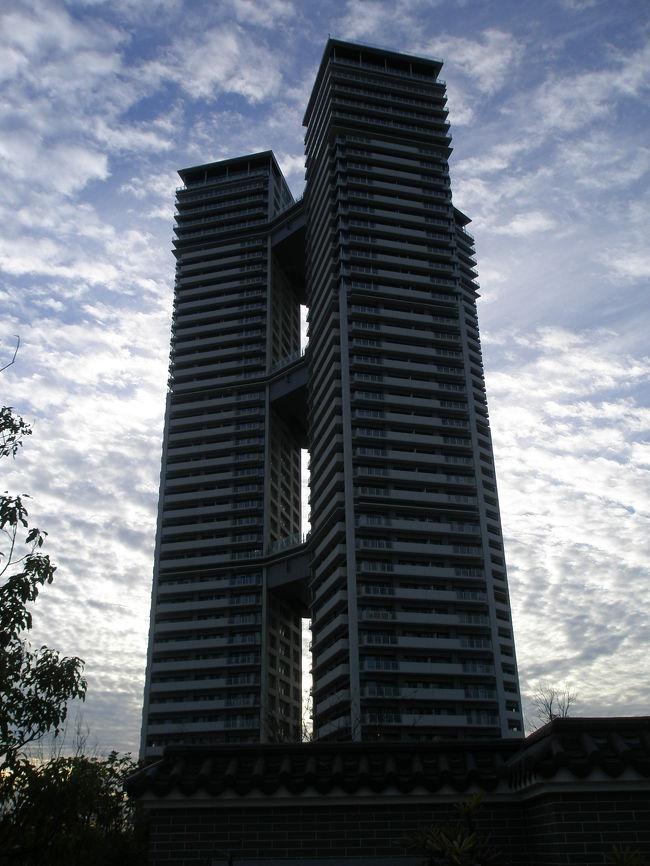 こちらも近い将来ギネスに載るか？東区の超高層トリプルタワー。