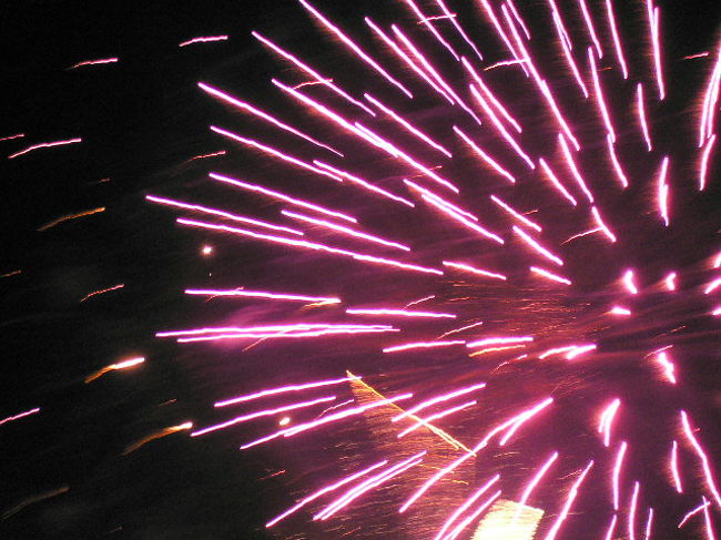 10、9、8、・・・・3、2、1、<br /><br />ＨＡＰＰＹ　ＮＥＷ　ＹＥＡＲ！！<br /><br />花火が豪華に上がりました＾＾