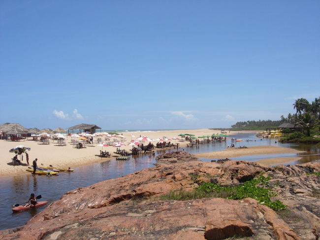 海と川の両方で泳げるのがこちらの魅力です。<br /><br />関連ブログ<br />サンパウロ日誌<br />http://rhigashi.blogspot.com/2009/01/blog-post.html