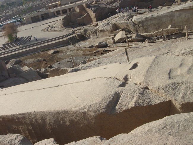 想像していた以上に大きかったです。<br />右手前からの亀裂が入ってダメになったらしいですが、あの大きさなら亀裂が入るのも仕方ないと思うほど大きかったです。