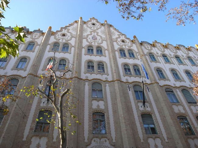 エデン・レヒネル（1845〜1914）の作品、郵便貯金局です。国会議事堂から歩いてすぐのところにありました。