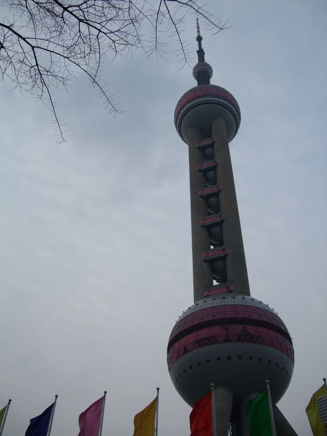 上海のテレビ塔<br /><br />東京タワーより凄い綺麗で<br /><br />モダンな感じ！！