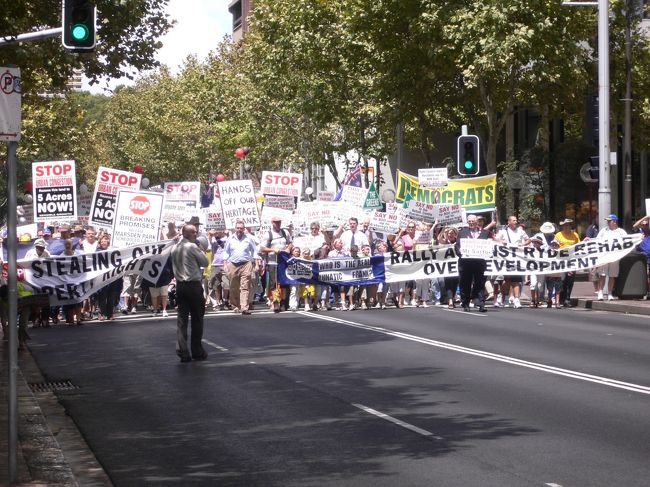 シドニーで<br /><br />デモ更新していたよっ！！