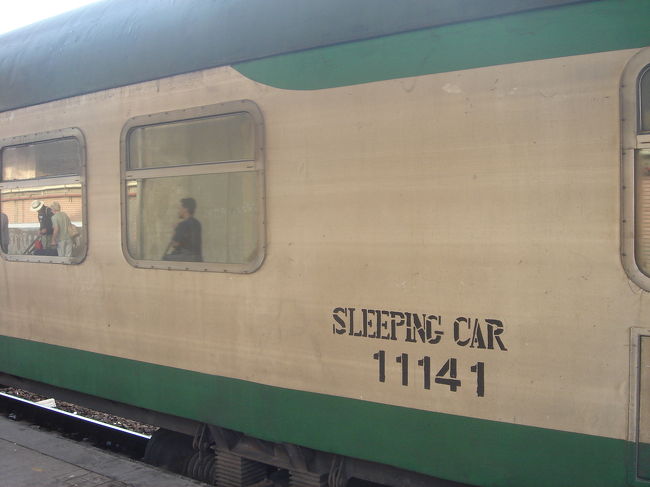 ナイルエクスプレス。<br />見た目は古かったけれど中はわりと綺麗で良かったです。<br />トイレも流れなかったけどちゃんと掃除されてて安心でした。