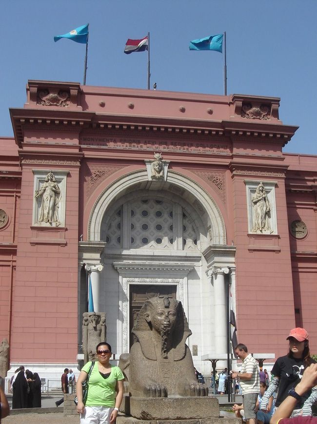 考古学博物館。<br />中は撮影禁止で、王家の谷のツタンカーメンの黄金のマスクもここで展示。