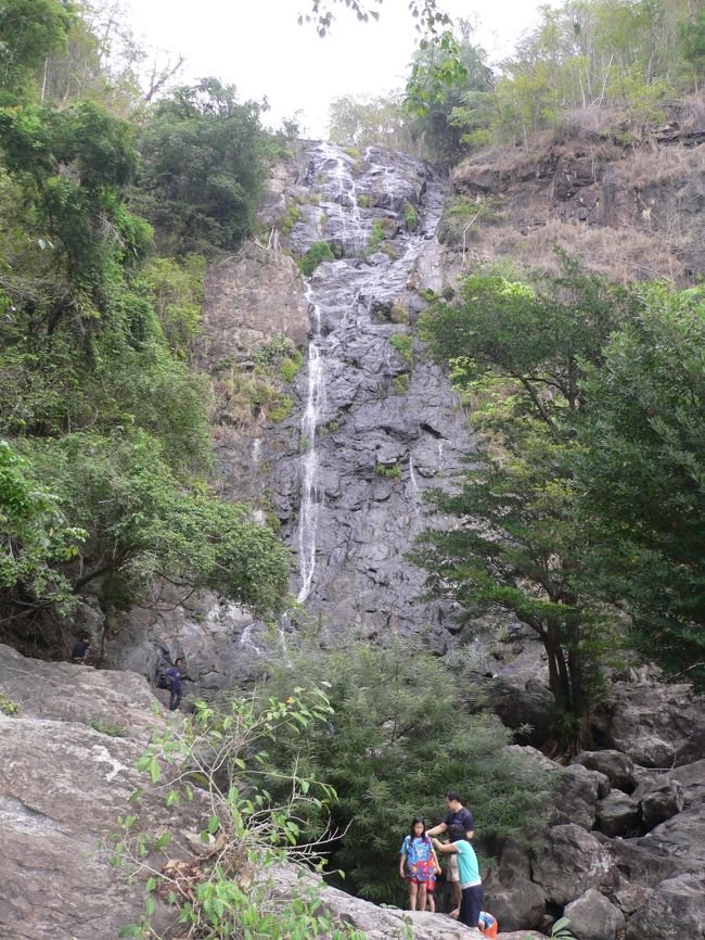 現地の警察官に連れて行ってもらった<br /><br />国立公園