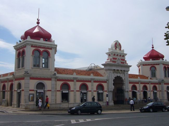 マーケット(Municipal Market)<br /><br />毎週土曜には　小さなテントのマーケットも出て、アルガヴの近くの街からのツアーも出ている。<br /><br />中は　野菜、魚、お肉なんかの　マーケット。