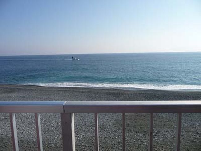 午前10時半に横浜から熱海へ出発。<br /><br />湘南のほうを周って行きまーす。暖かい日で気持ちが良いです。<br /><br />西湘パーキングエリアで休憩。