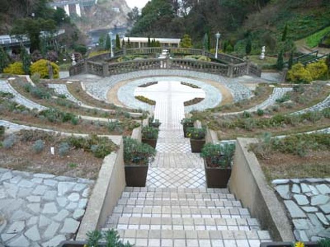 ハーブガーデンはこんな感じでハーブがきれいに植えられてます。