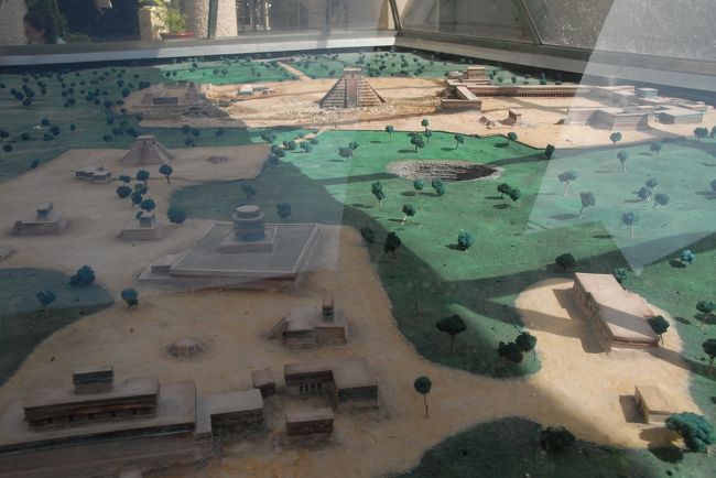 模型。<br />なぜか模型まで古びています。w