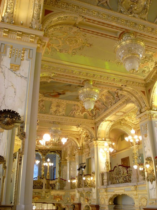 カフェニューヨークの内装<br />最近、改装が終わったばかりだそうで<br />とてもきれいでした。<br />