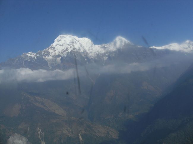 <br />　　同じような写真だが機内から撮ったもの・・<br /><br />　　右列の座席は山がよく見える・・