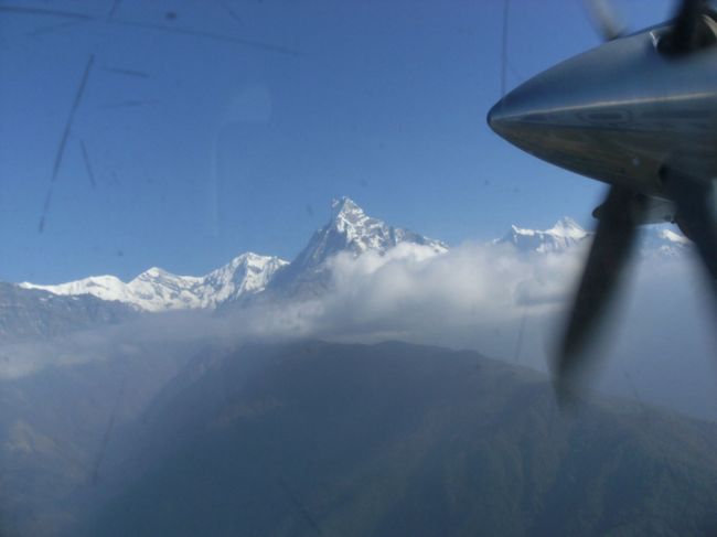 <br />　アンナプルナ山系を堪能した・・・<br /><br />　山よりも飛行高度が低いのがわかると思う、　