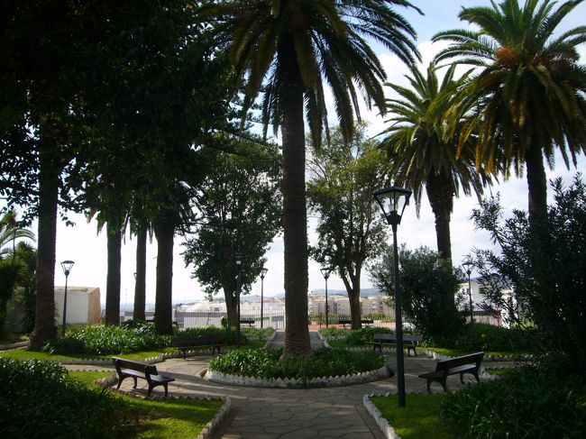 教会の前には　小さな公園がある。<br /><br />椰子の木もあって　なんだか　南国風？