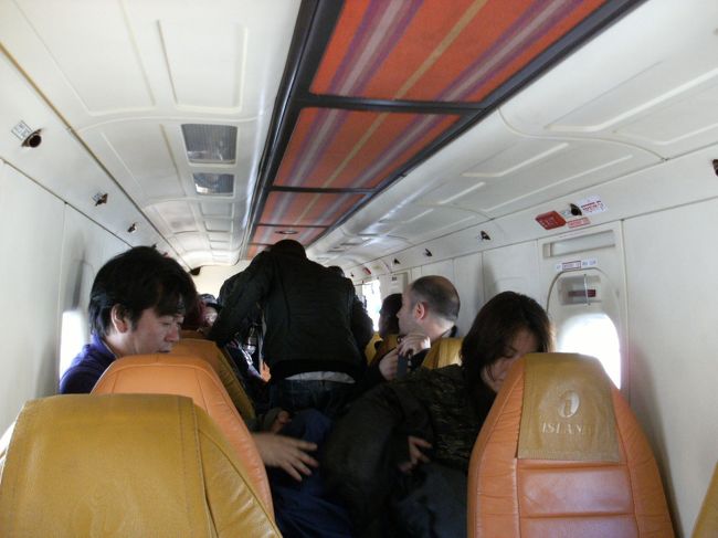 <br />　SITA　AIR　は、ジョムソン空港に無事到着、<br /><br />　機は余り揺れず快適なフライトであった。<br /><br />　いつもこちらに来ている人が言うのは、天候が悪いと軽い飛行機だから大揺れして命が縮まる思いはたびたびだそうだ。