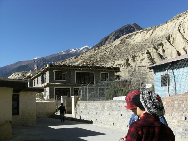 <br />　一歩外に出ると荒漠とした風景が目にはいる