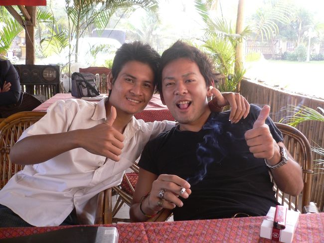 カンボジアで友達になったキアム君<br /><br />同い年で色々と酒場で語りました。